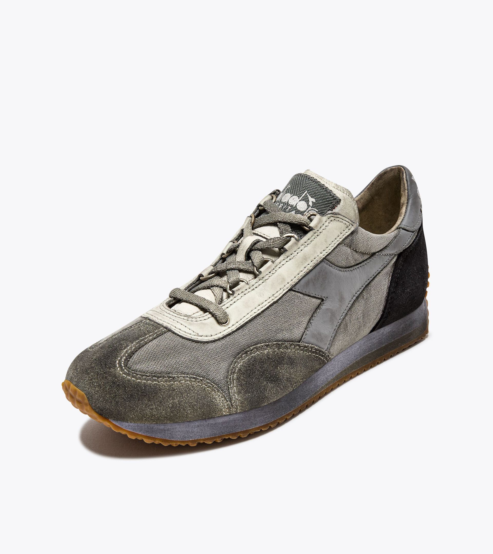 Sneaker Heritage aus Leder - Genderneutral
 EQUIPE DIRTY SW EVO WISPERN WEISS - Diadora