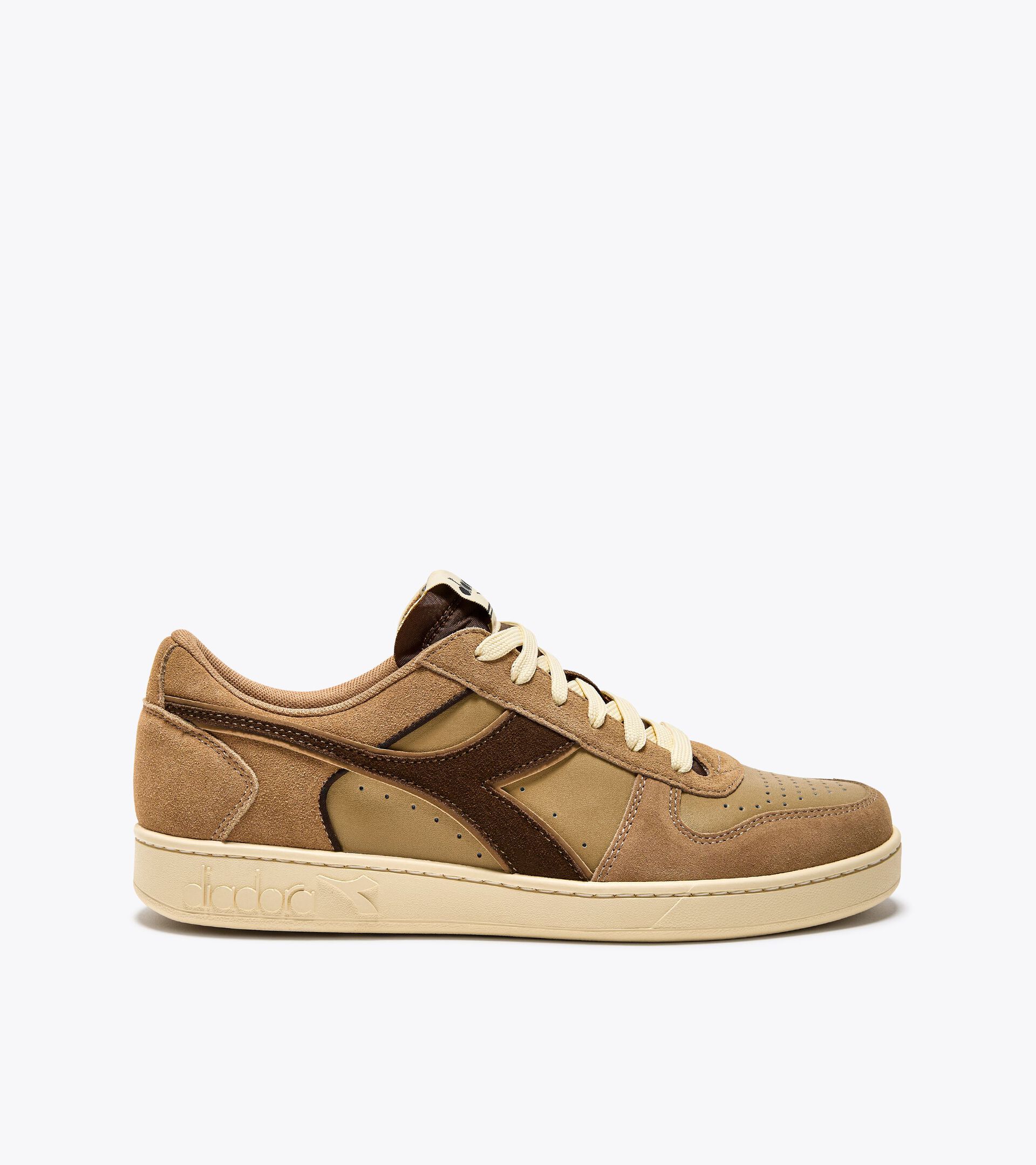 Sneaker sportiva - Gender Neutral MAGIC BASKET LOW SUEDE LEATHER BEIGE CROISSANT - Diadora