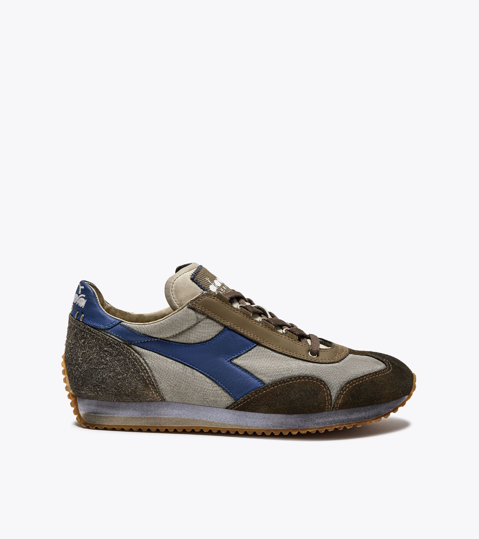 Zapatilla Heritage de piel - Gender neutral
 EQUIPE DIRTY SW EVO PIEDRA POMEZ - Diadora