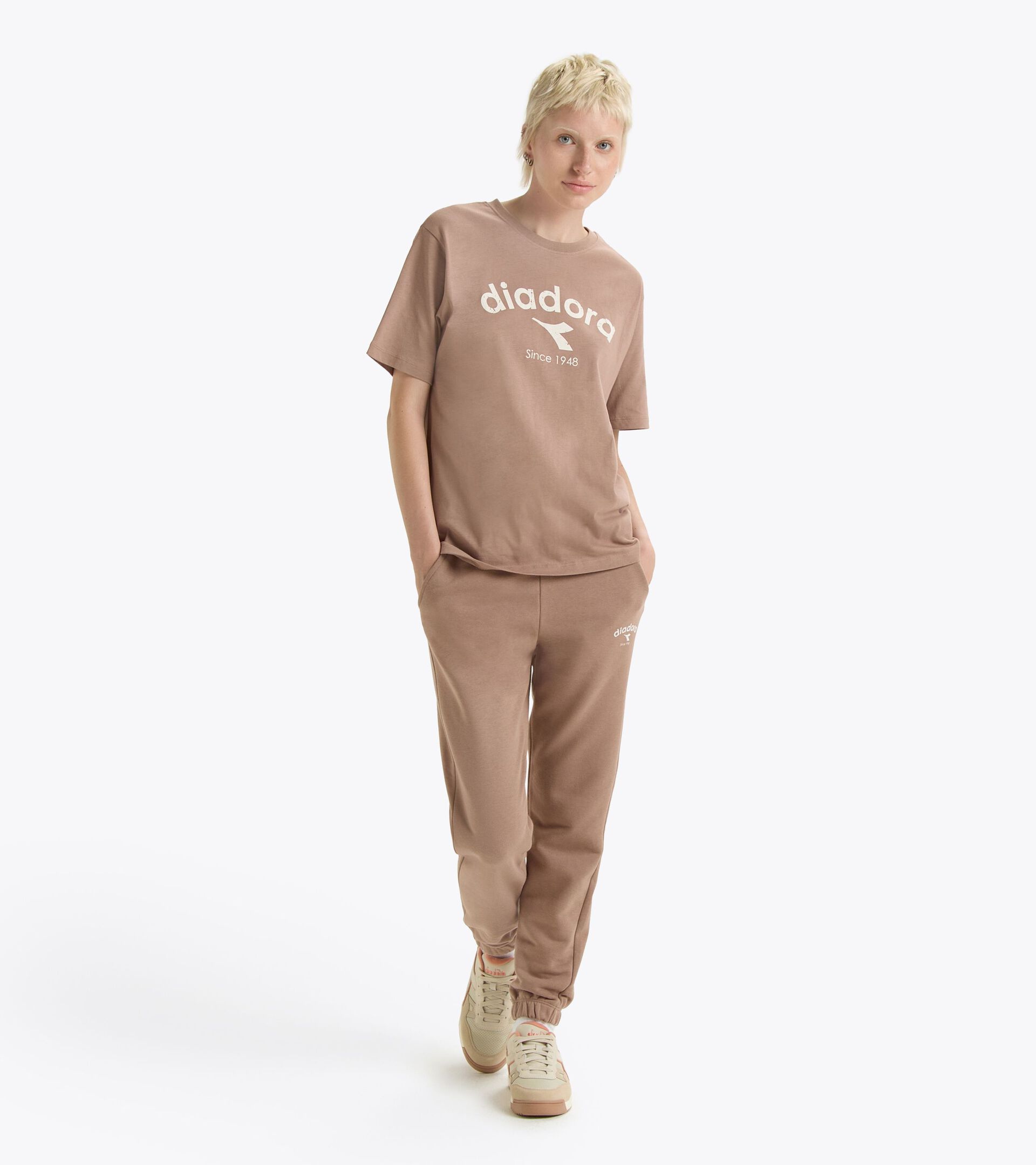 T-shirt - Gender Neutral T-SHIRT SS ATHL. LOGO MARRONE NOCCIOLA CHIARO - Diadora