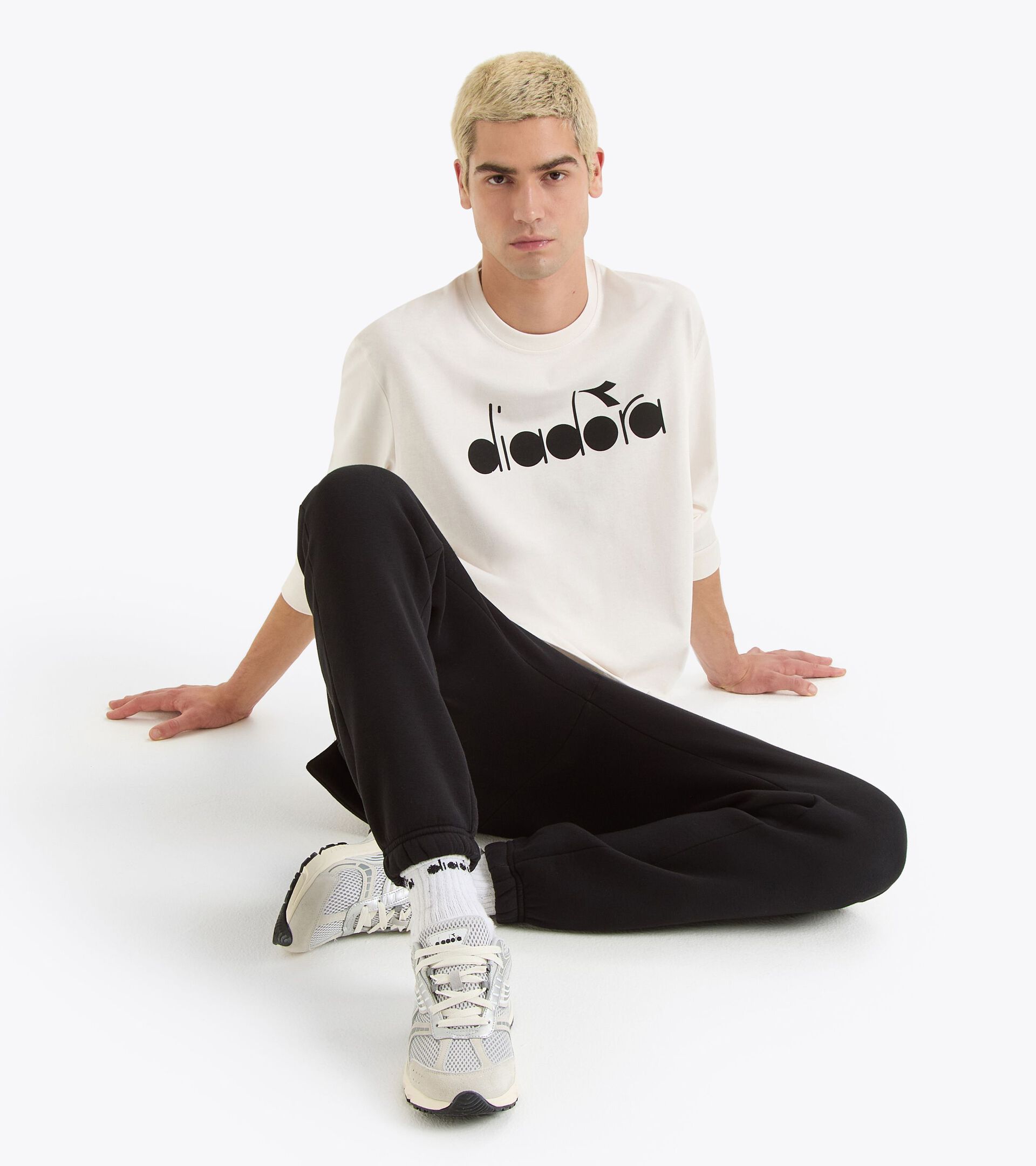 Sporty long-sleeved t-shirt - Gender Neutral T-SHIRT LS ROUTE WHITE ALYSSUM - Diadora