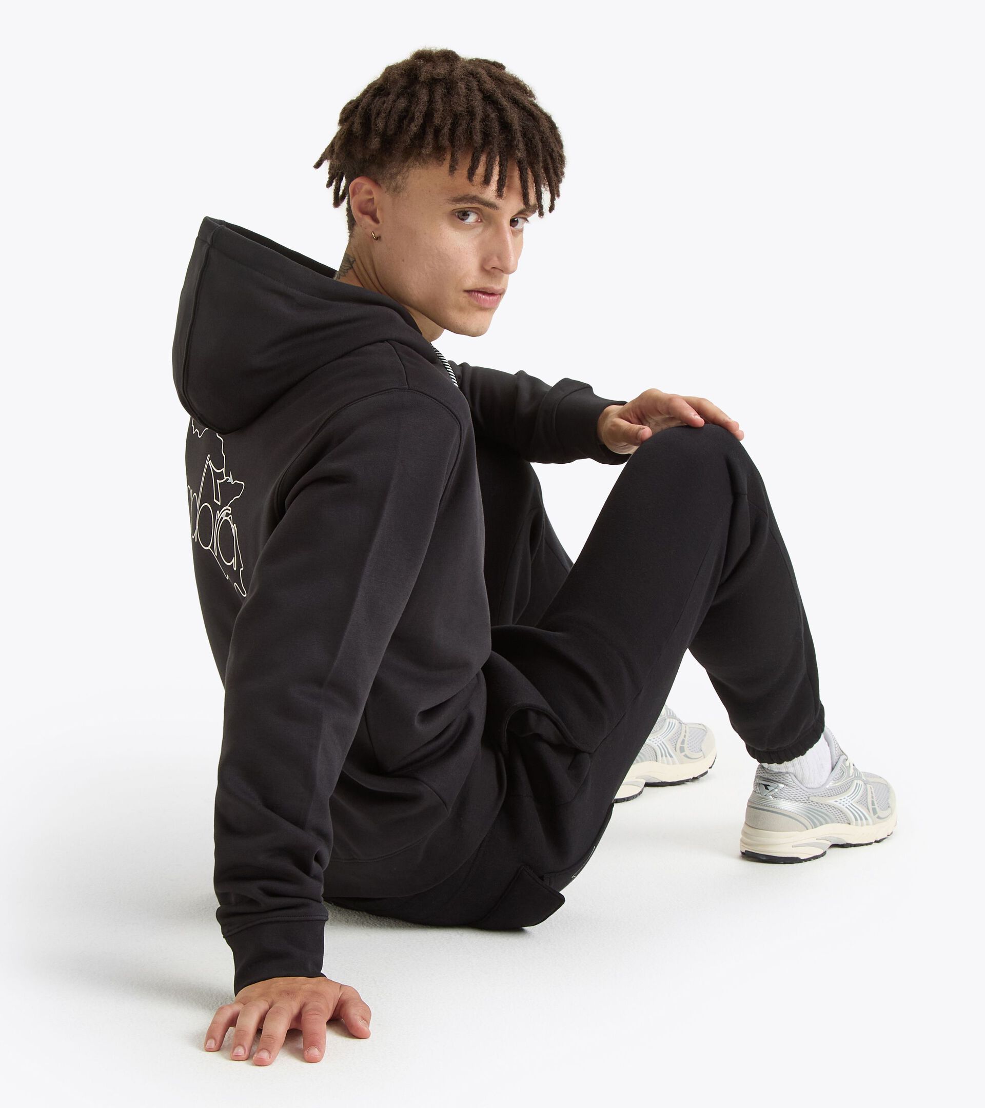 Sportliches Sweatshirt mit Kapuze - Genderneutral HOODIE ROUTE SCHWARZ - Diadora