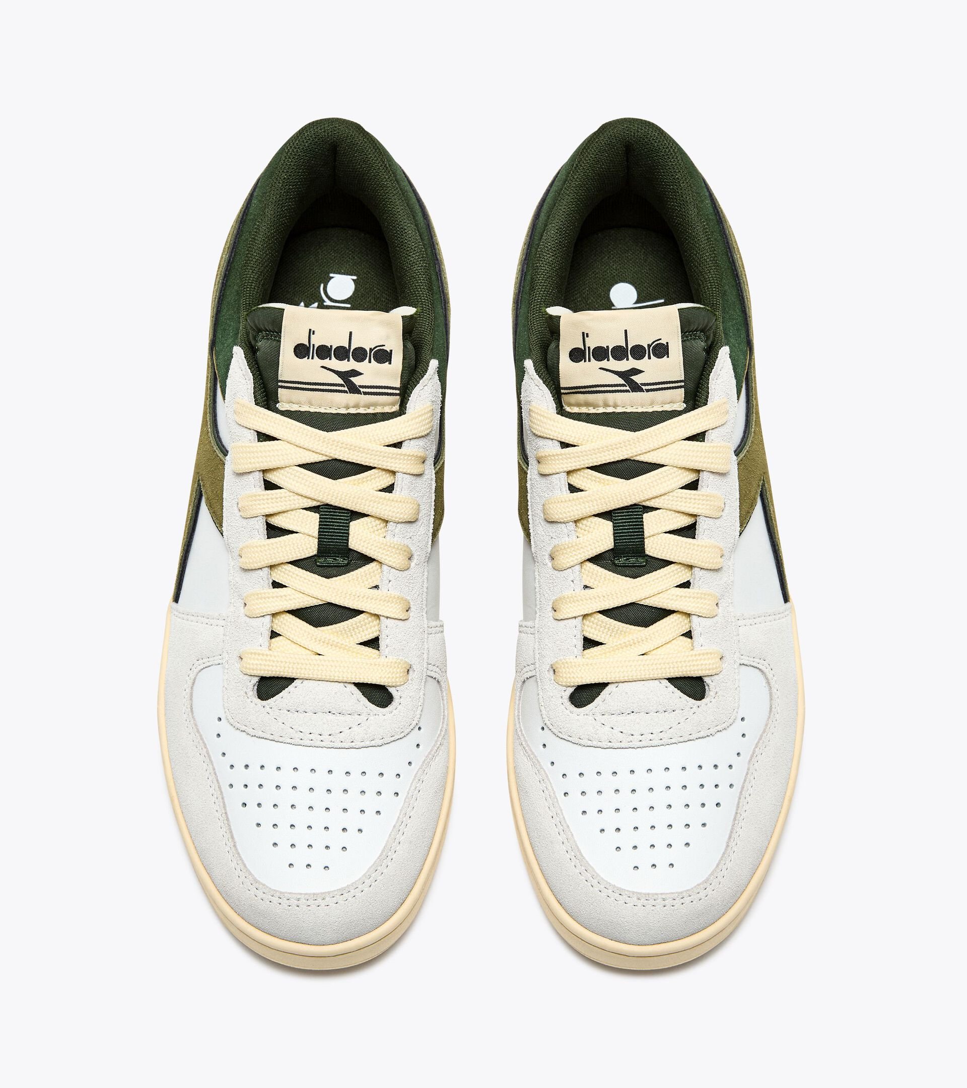 Sporty sneakers - Gender neutral MAGIC BASKET LOW SUEDE LEATHER WHITE/KOMBU GREEN - Diadora