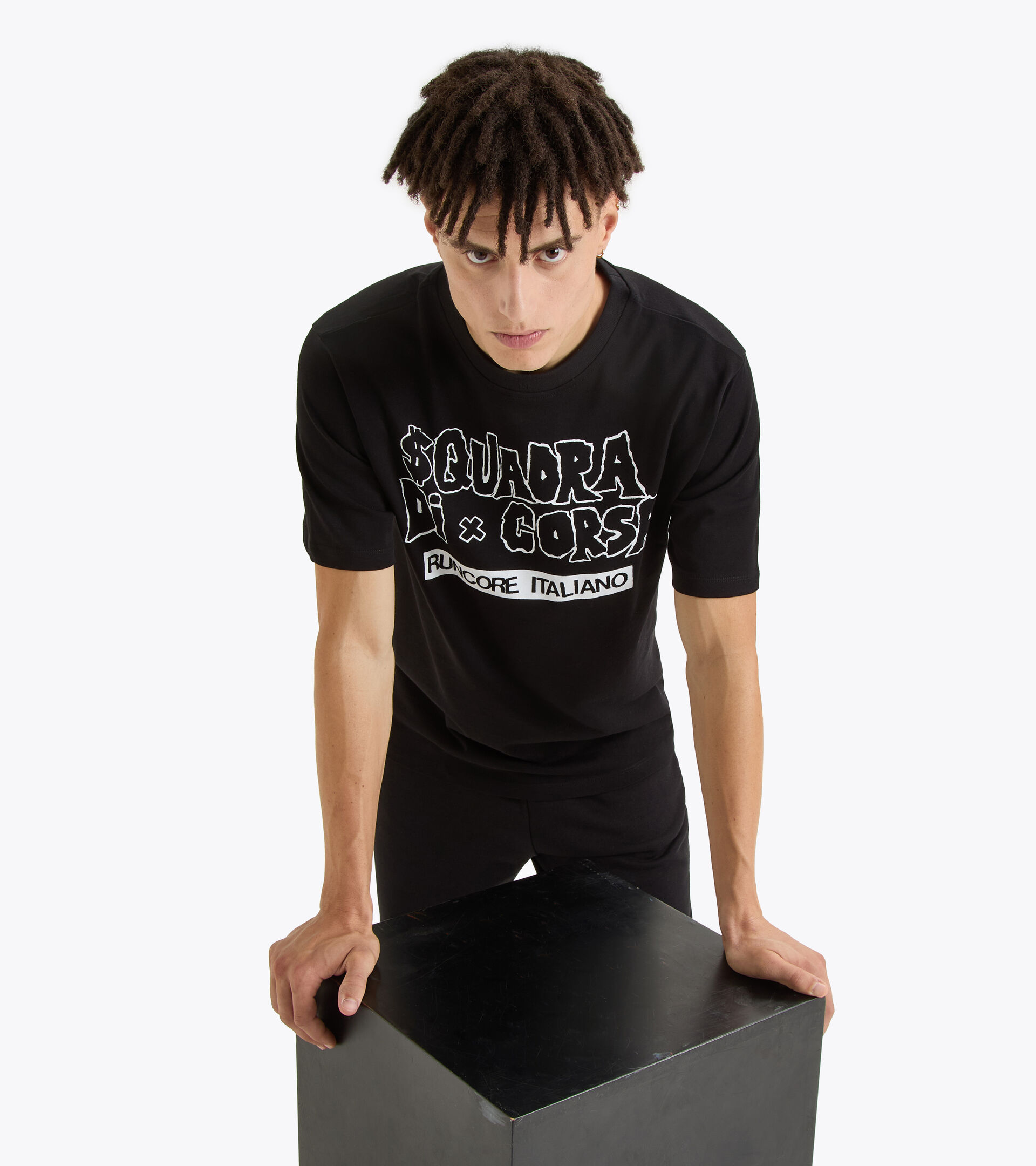 Squadra di Corsa t-shirt - Recycled cotton - Gender Neutral T-SHIRT SS SQUADRA DI CORSA BLACK/SUPERWHITE - Diadora