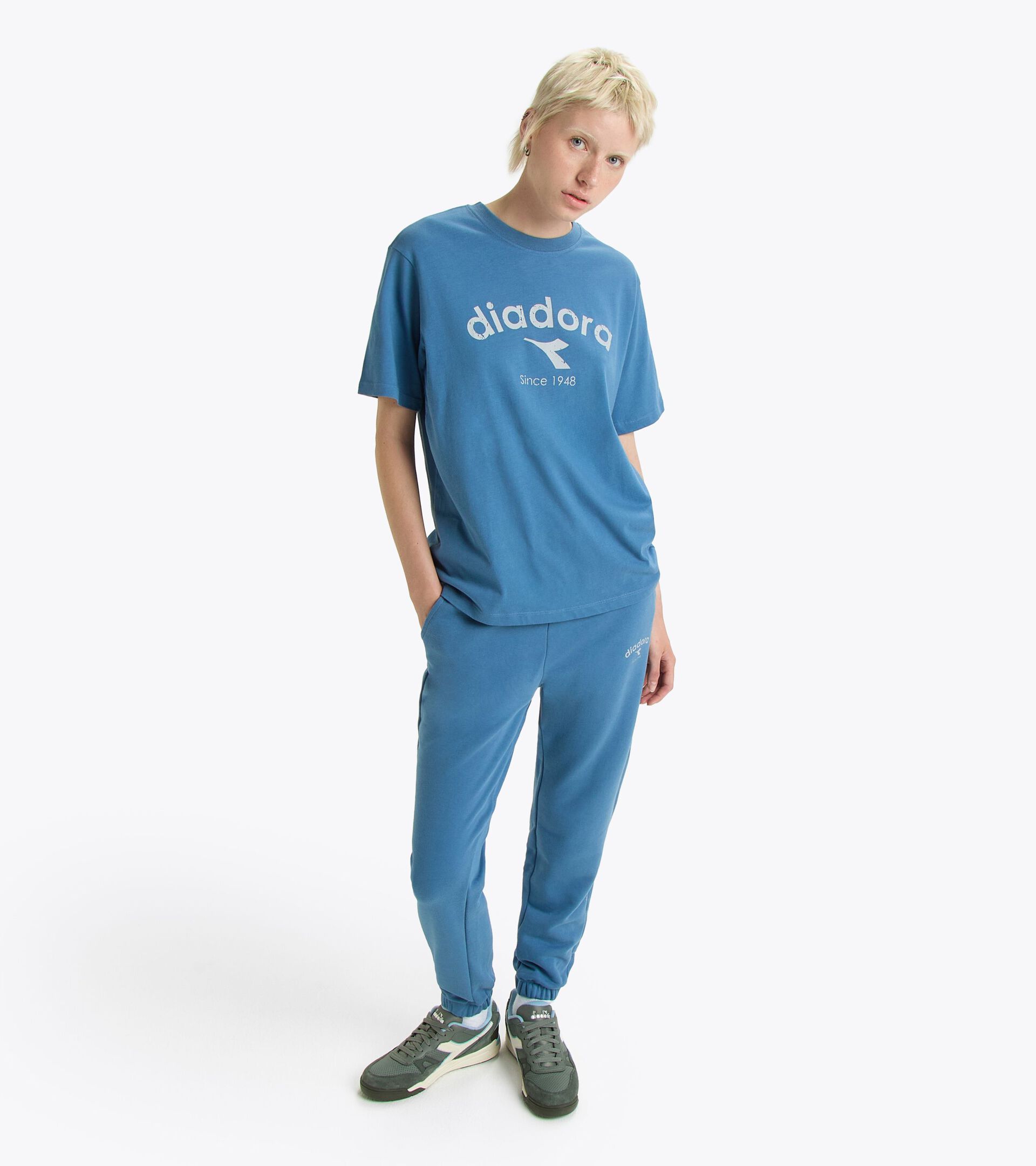 T-shirt - Gender Neutral
 T-SHIRT SS ATHL. LOGO COLONEL BLUE - Diadora